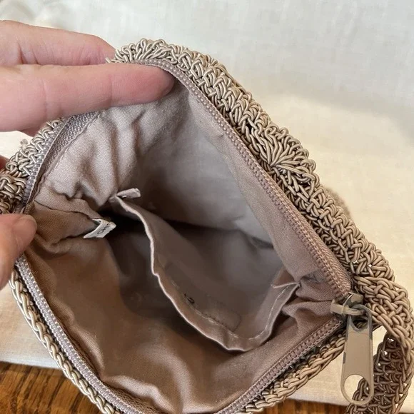 Frankie & Johnnie Beige Crossbody‎ Purse - Picture 7 of 9